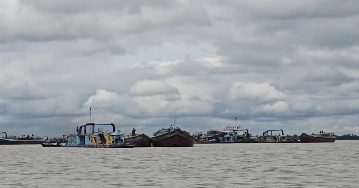 মেঘনায় বালু উত্তোলনে বাধা দেওয়ায় এলোপাতাড়ি গুলি, গুলিবিদ্ধসহ আহত ৪