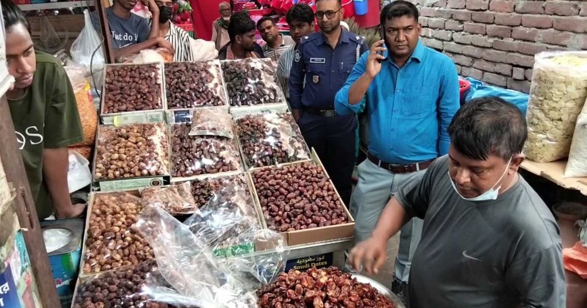 খেজুরে সরিষার তেল মিশিয়ে বিক্রি