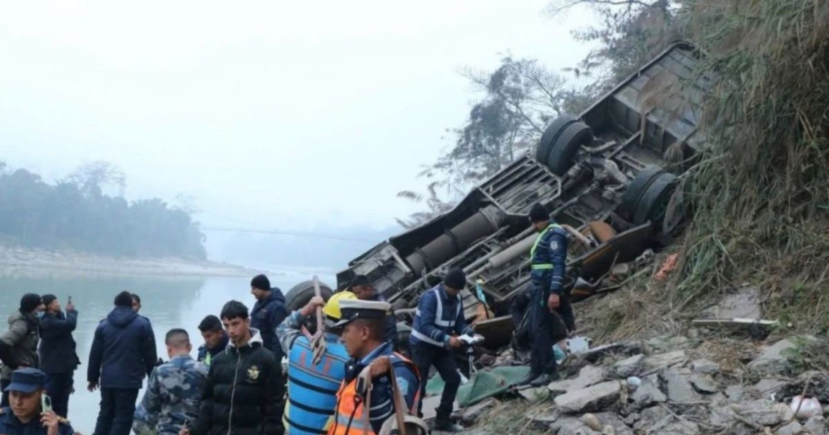 নেপালে বাস দুর্ঘটনায় পর্যটকসহ ১৯ জনের মৃত্যু
