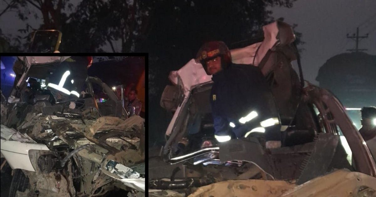 বিদেশগামী যাত্রী নিয়ে ট্রাকের পেছনে মাইক্রোবাসের ধাক্কা, চালকসহ নিহত ২