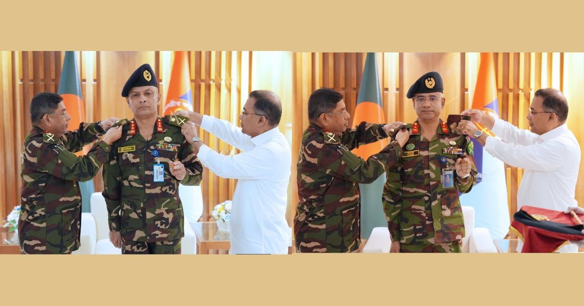 পদোন্নতিপ্রাপ্ত ২ সেনা কর্মকর্তাকে র‌্যাঙ্ক ব্যাজ পরালেন প্রধানমন্ত্রী