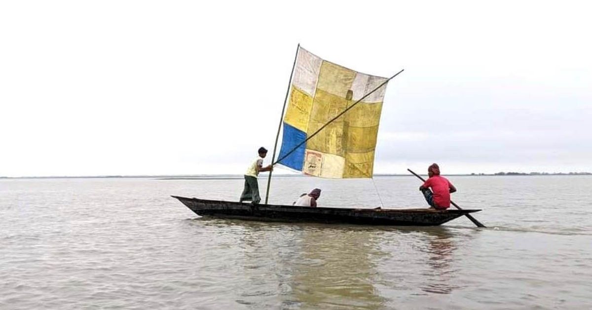 বিলুপ্তির পথে রৌমারীর ঐতিহ্যবাহী পালতোলা নৌকা
