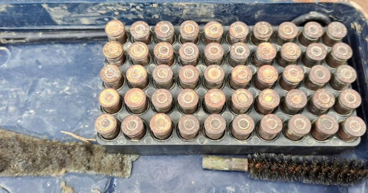 নদীর পাড়ে পড়ে থাকা প্লাস্টিকের বক্সে মিললো পিস্তলের ৫০ রাউন্ড গুলি