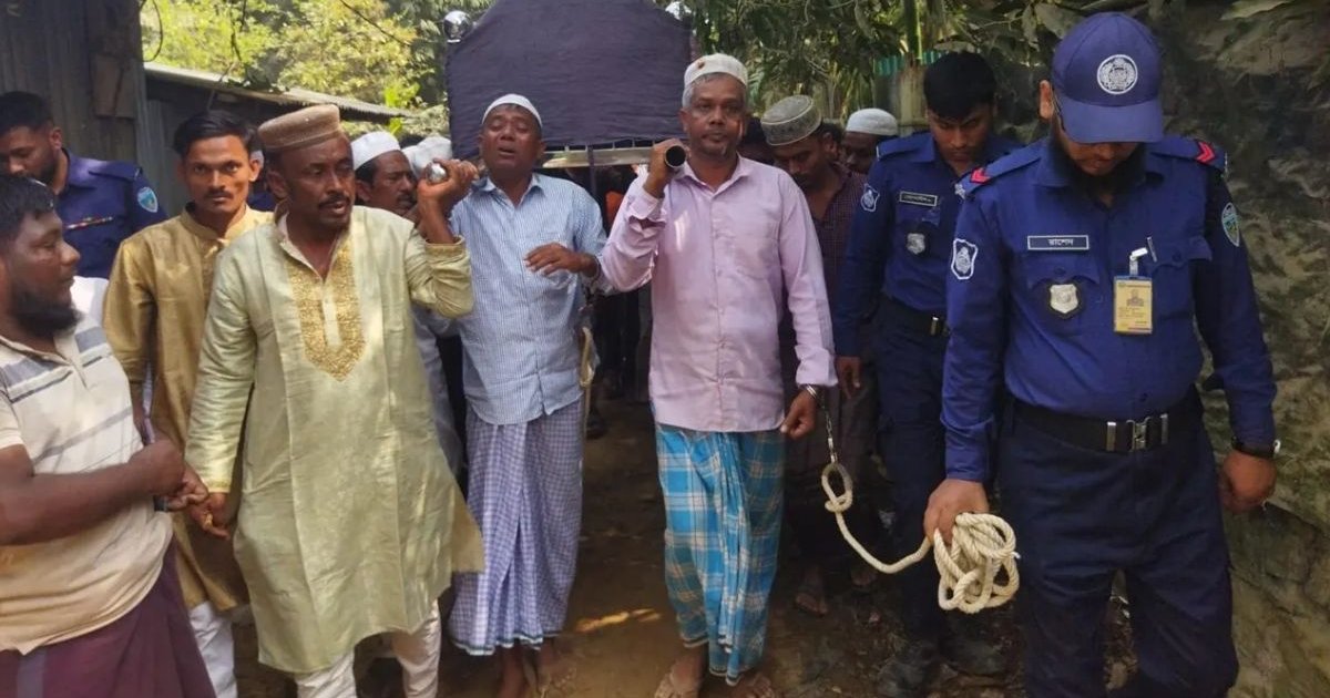 দুইদিন আগে হাতকড়া পরে মায়ের জানাজায়, সেই দুই ভাই হারালেন বাবাকেও