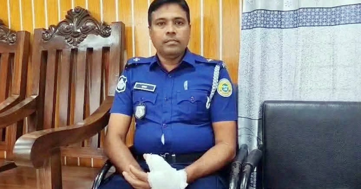 মাদক কারবারির কামড়ে পুলিশের এসআই আহত