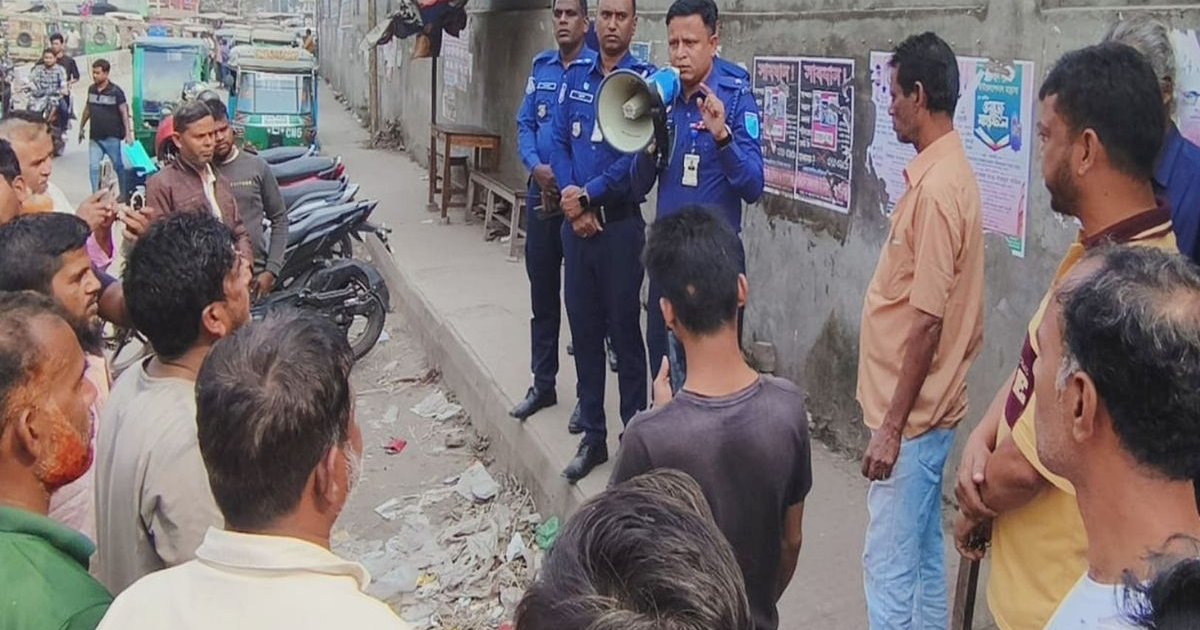 ঢাকা-টাঙ্গাইল মহাসড়কে চাঁদাবাজদের হুঁশিয়ারি, পুলিশের মাইকিং