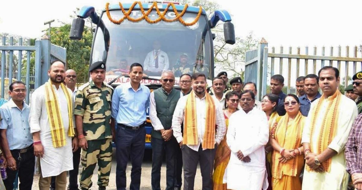 দীর্ঘ দেড় বছর পর সচল হলো ঢাকা-আগরতলা-কলকাতা বাস সার্ভিস