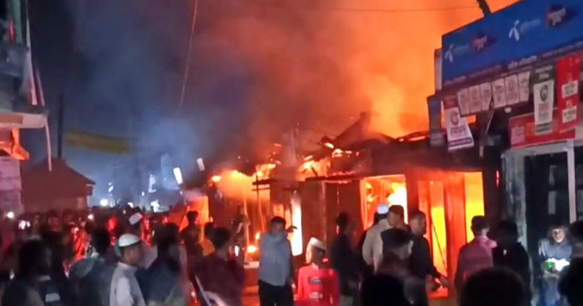 লক্ষ্মীপুরে গ্যাস সিলিন্ডারের দোকানসহ ৯টি ব্যবসাপ্রতিষ্ঠান পুড়ে ছাই
