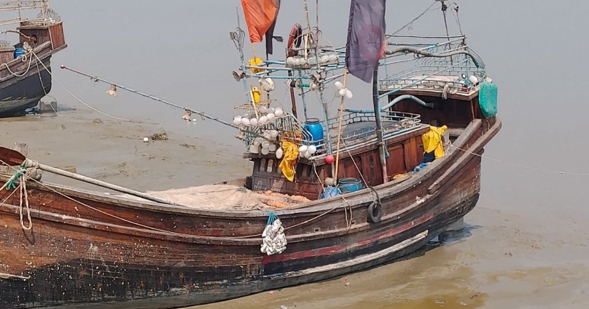 বঙ্গোপসাগরে মাছ ধরার ট্রলারে ডাকাতি, ২ জন গুলিবিদ্ধসহ আহত ৬