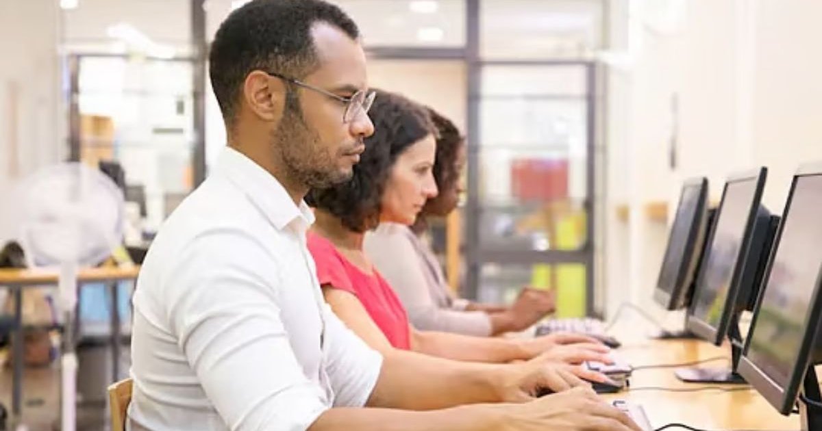 বিনামূল্যে ৪৮ জেলায় ফ্রিল্যান্সিং প্রশিক্ষণ, প্রতিদিন ভাতা ২০০ টাকা