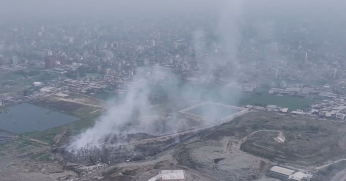 মাতুয়াইল ল্যান্ডফিলে পুড়ছে বর্জ্য, বিষাক্ত ধোঁয়া ছড়িয়েছে মতিঝিল পর্যন্ত