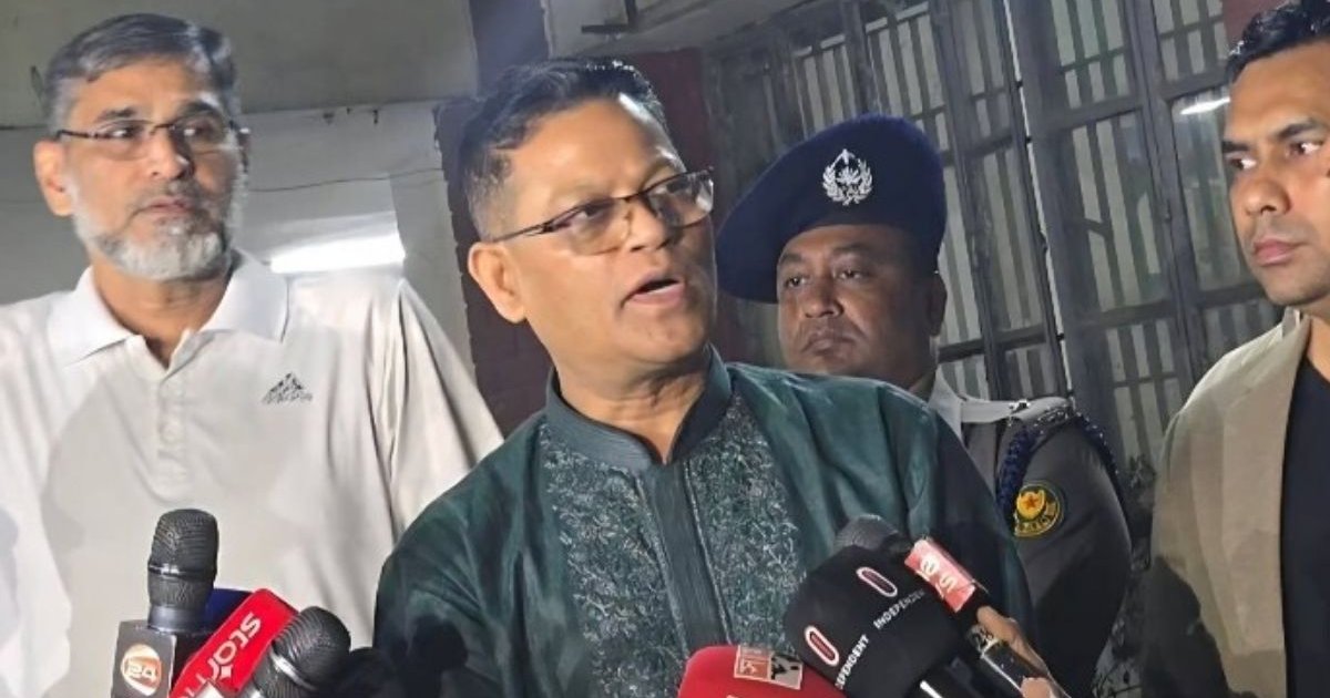 মধ্যরাতে আকস্মিক পরিদর্শনে আইজিপি, বললেন ‘নগরবাসীর নিরাপত্তায় নিজেই রাস্তায় নেমেছি’