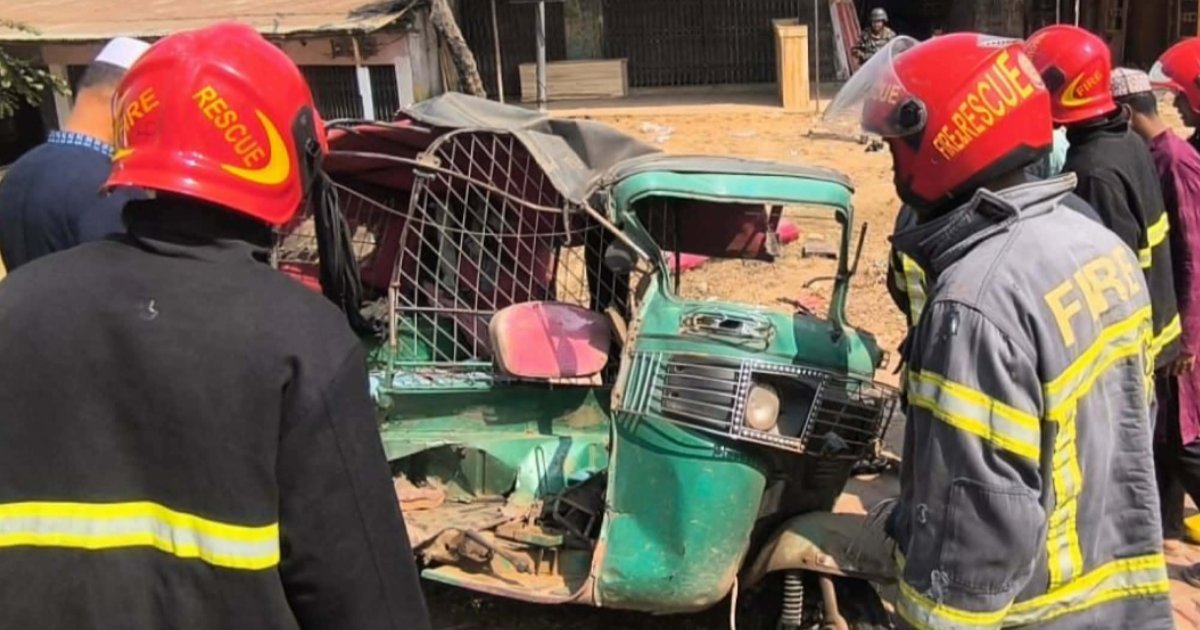 চট্টগ্রামে পিকআপ-অটোরিকশা সংঘর্ষে চালক নিহত, শিশুসহ আহত ৭