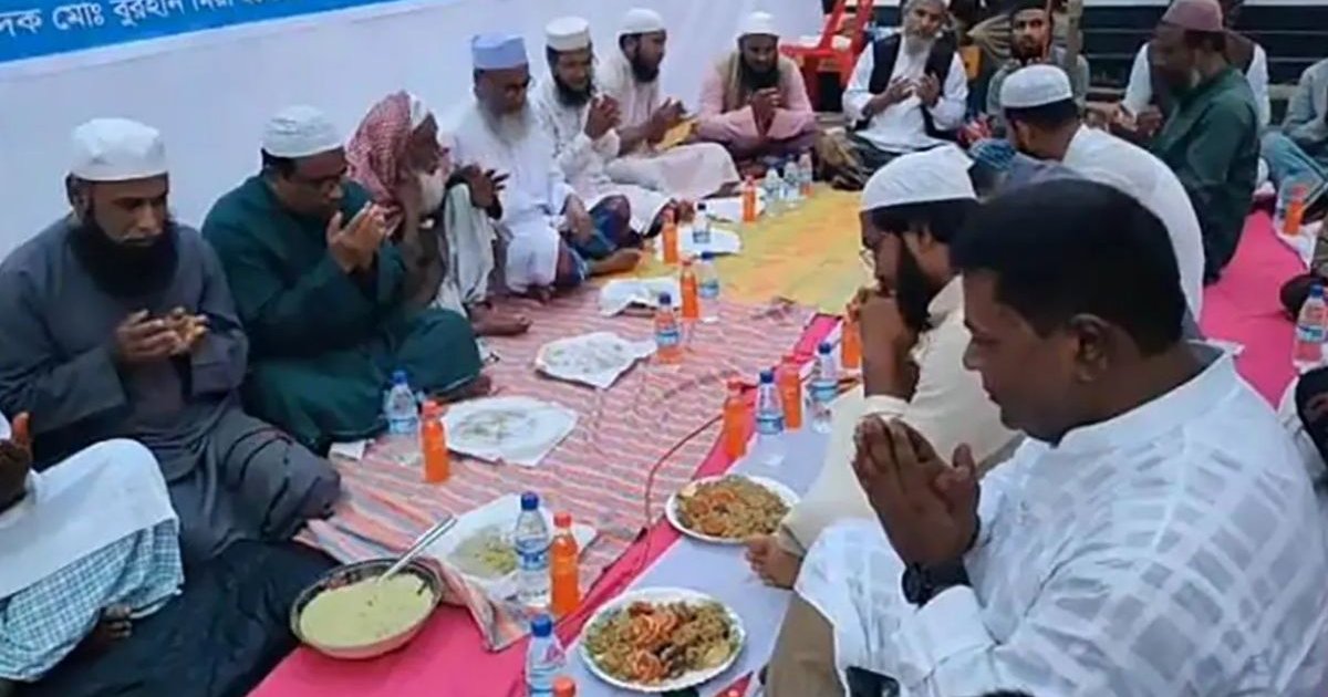 চুরি করা গরুর মাংস দিয়ে ইফতার মাহফিল, লজ্জা নিয়ে যুক্তরাজ্য ফিরলেন প্রবাসী