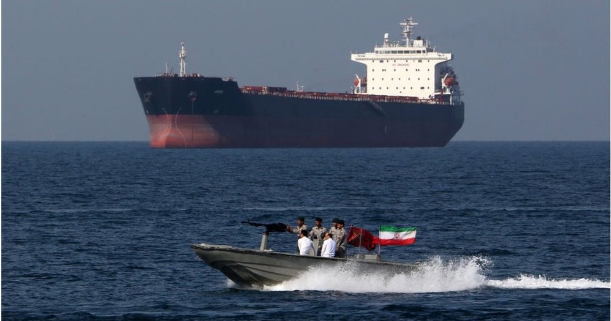 হরমুজ প্রণালীতে জ্বালানি সরবরাহ স্থগিত শীর্ষ তেল কোম্পানিগুলোর