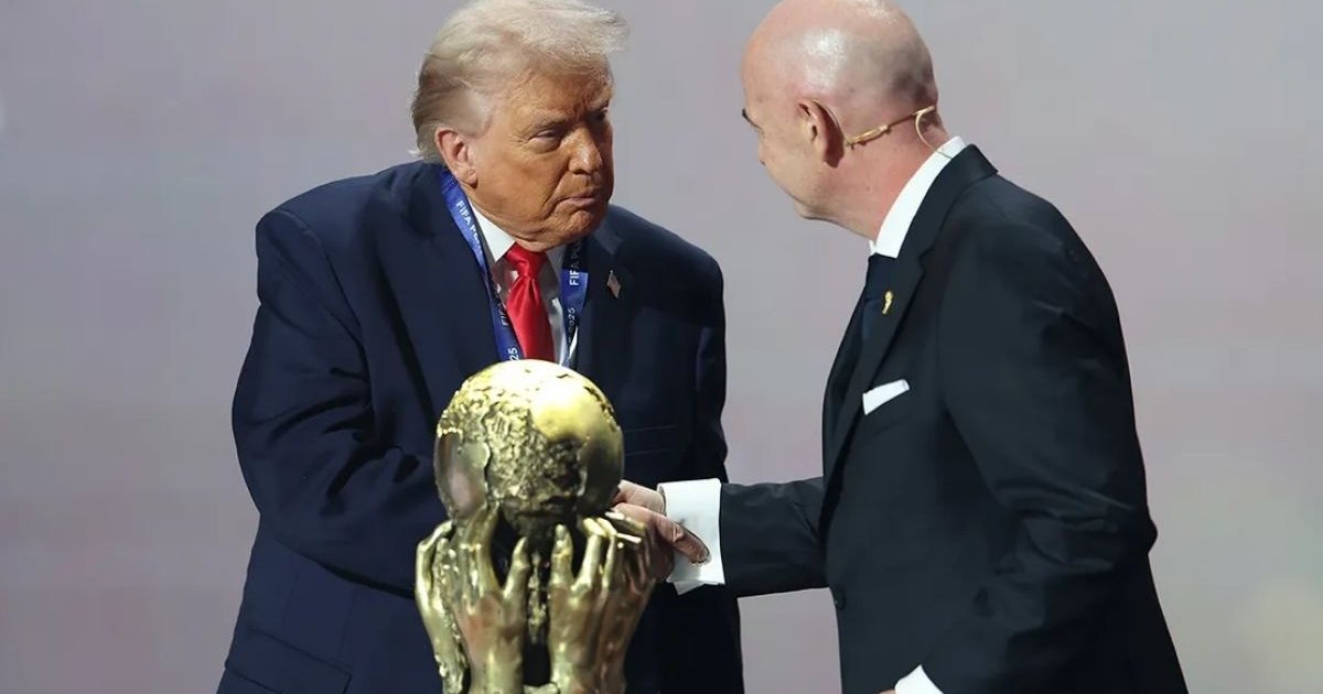 ইনফান্তিনো আরও ৩০ বছর ফিফা সভাপতি থাকার প্রত্যাশা ডোনাল্ড ট্রাম্পের