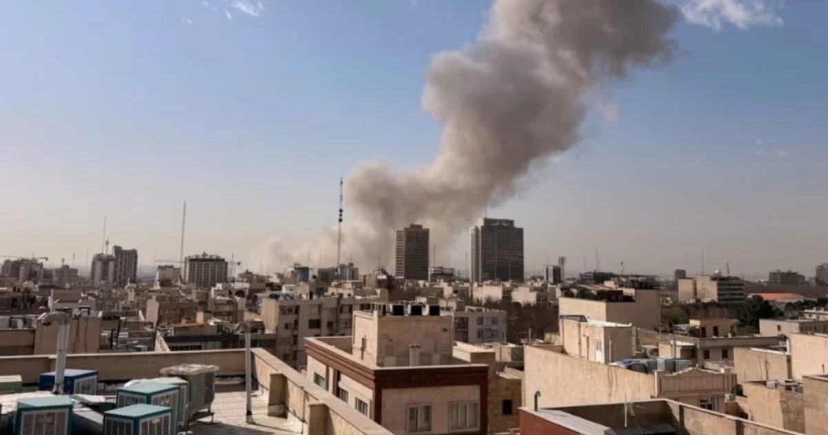 আবুধাবিতে রকেটের ধ্বংসাবশেষ পড়ে একজন নিহত