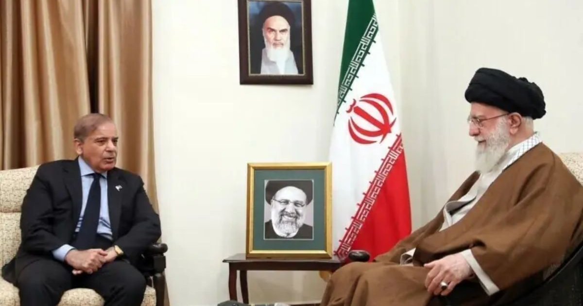 খামেনির হত্যাকাণ্ড আন্তর্জাতিক আইনের ‘লঙ্ঘন’: পাকিস্তানের প্রধানমন্ত্রী