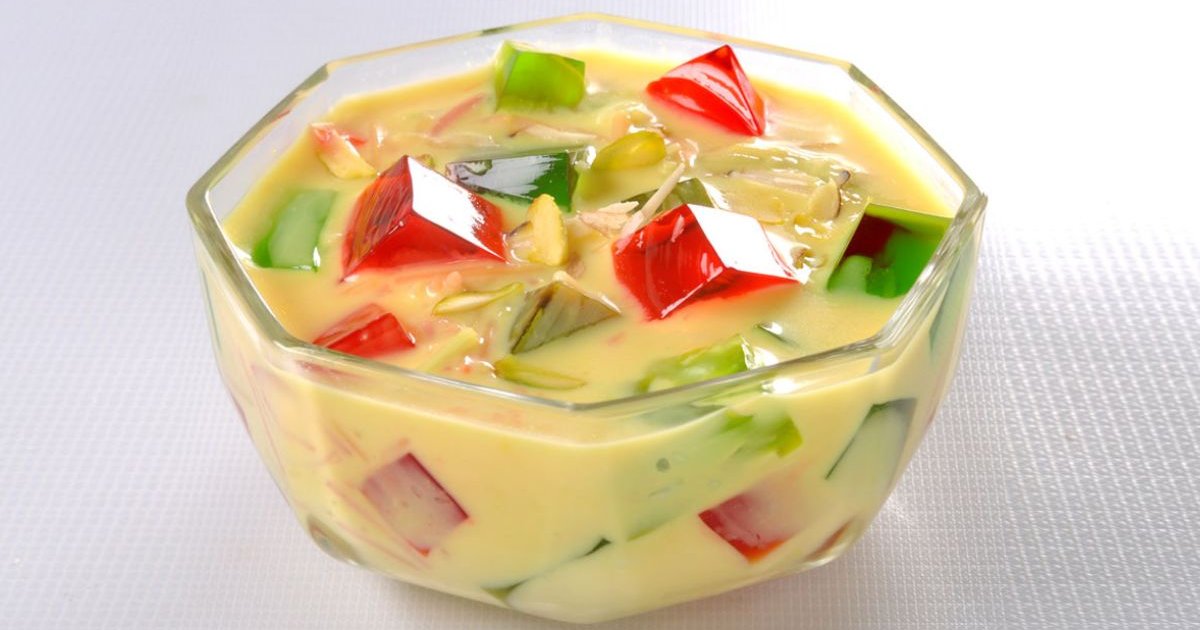 ইফতারে বানিয়ে ফেলুন সুস্বাদু ফ্রুট কাস্টার্ড