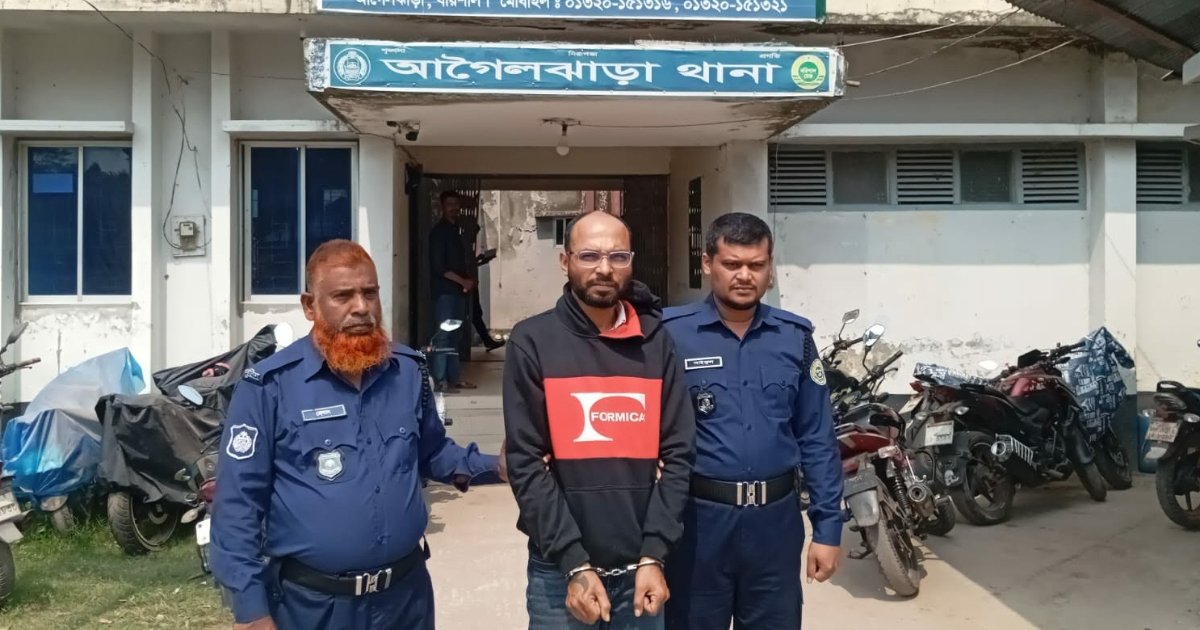 জামিনে মুক্তি পেয়ে মাথার চুল কেটে কর্মচারীকে নির্যাতন, মালিক গ্রেপ্তার