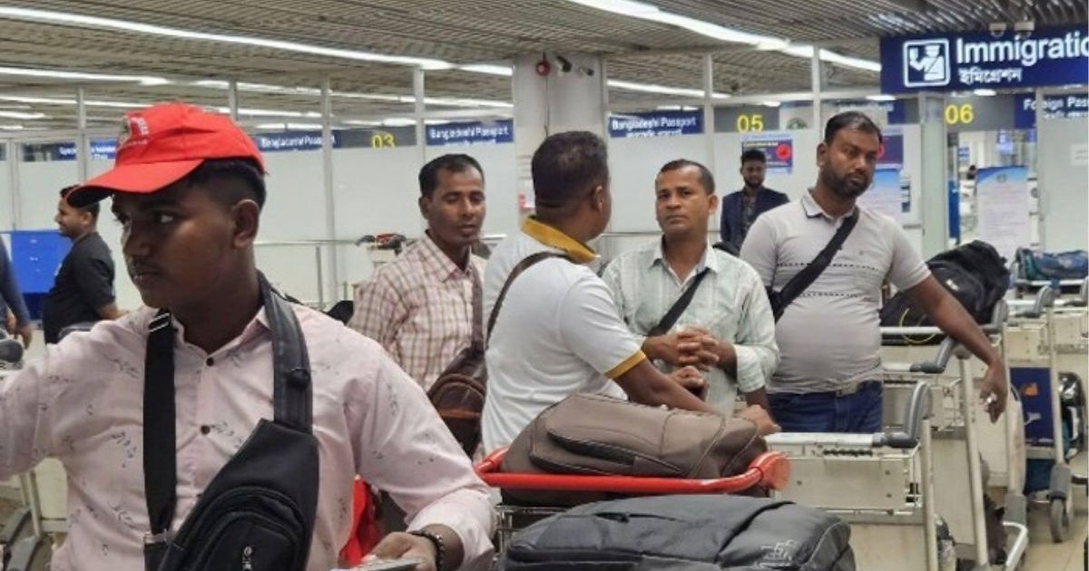 ফ্লাইট বাতিল হওয়া যাত্রীদের রাত্রিযাপনের ব্যবস্থা করছে সরকার, যোগাযোগের অনুরোধ