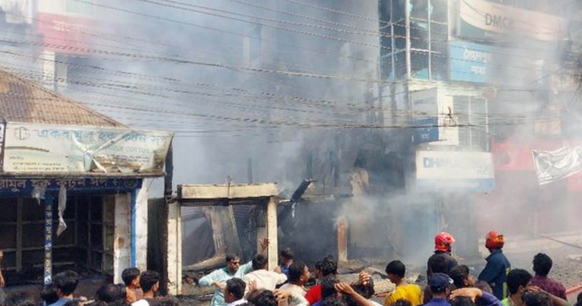 নীলফামারীতে আগুনে পুড়লো ব্যাংকসহ ২৫ প্রতিষ্ঠান