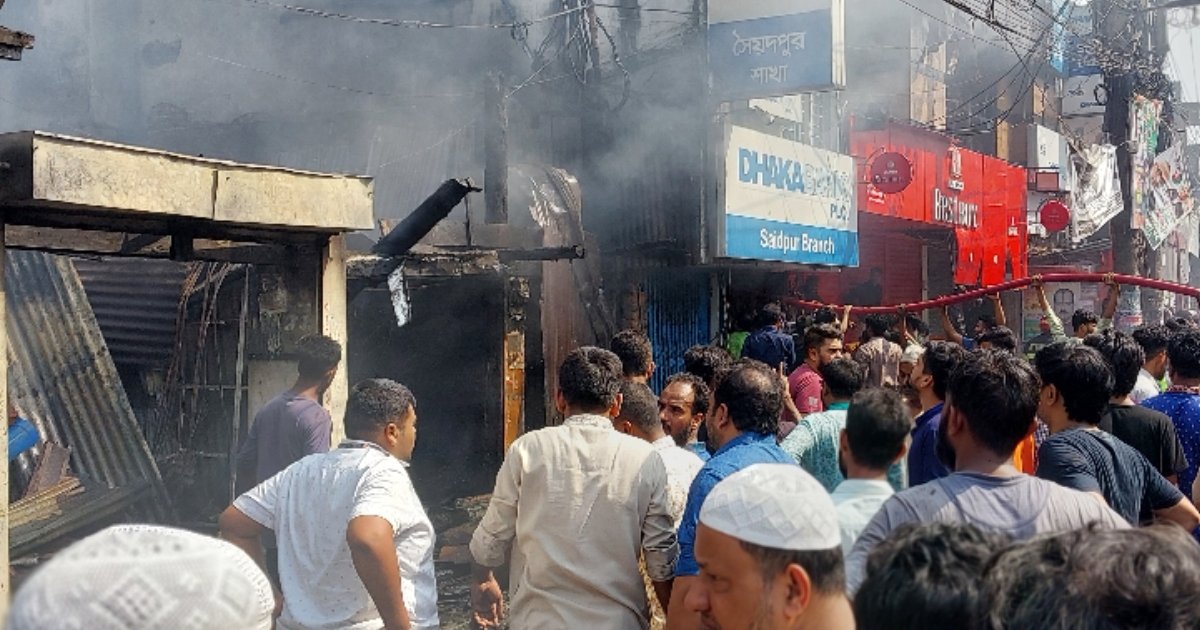 নীলফামারীতে আগুনে পুড়লো ব্যাংকসহ অর্ধশতাধিক দোকান