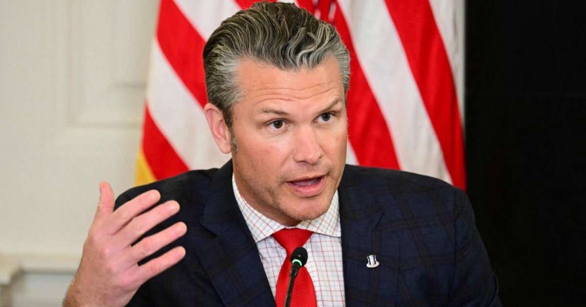 ইরানিদের সরকার পরিবর্তনের ‘অপূর্ব সুযোগ’ কাজে লাগাতে বললেন মার্কিন প্রতিরক্ষামন্ত্রী