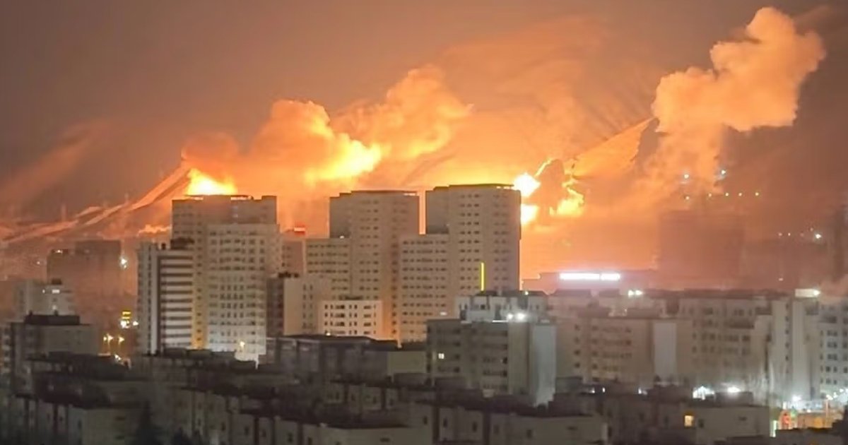 ভয়াবহ বিস্ফোরণে কাঁপছে তেহরান, টালমাটাল ইরান