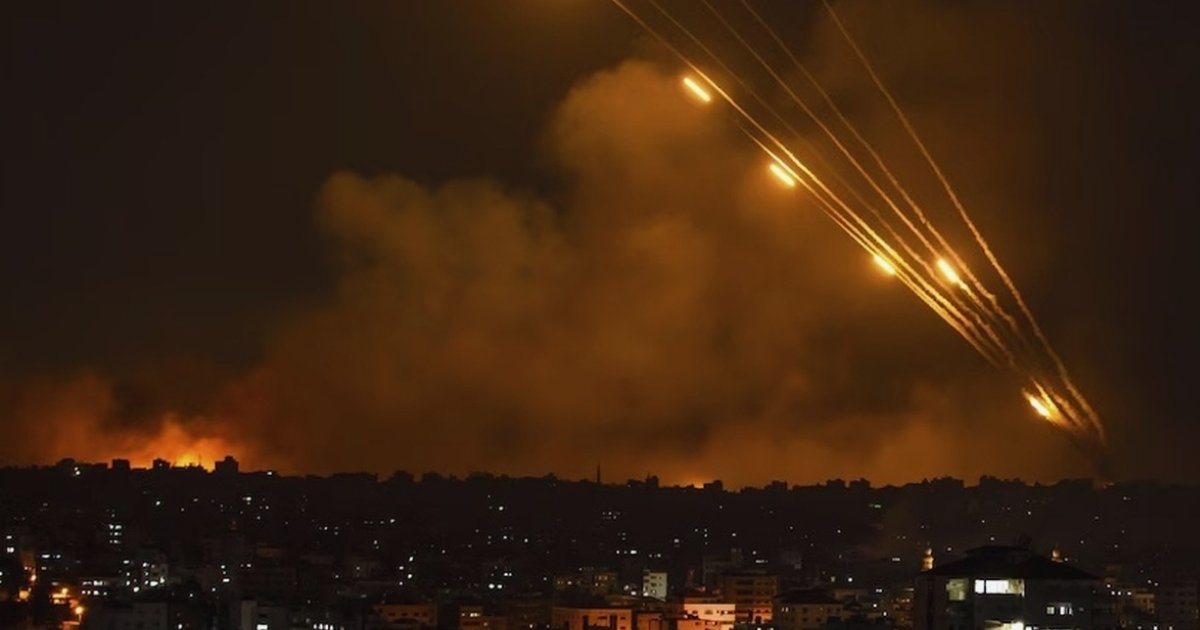 ইসরায়েলে দফায় দফায় ক্ষেপণাস্ত্র হামলা চালাচ্ছে ইরান