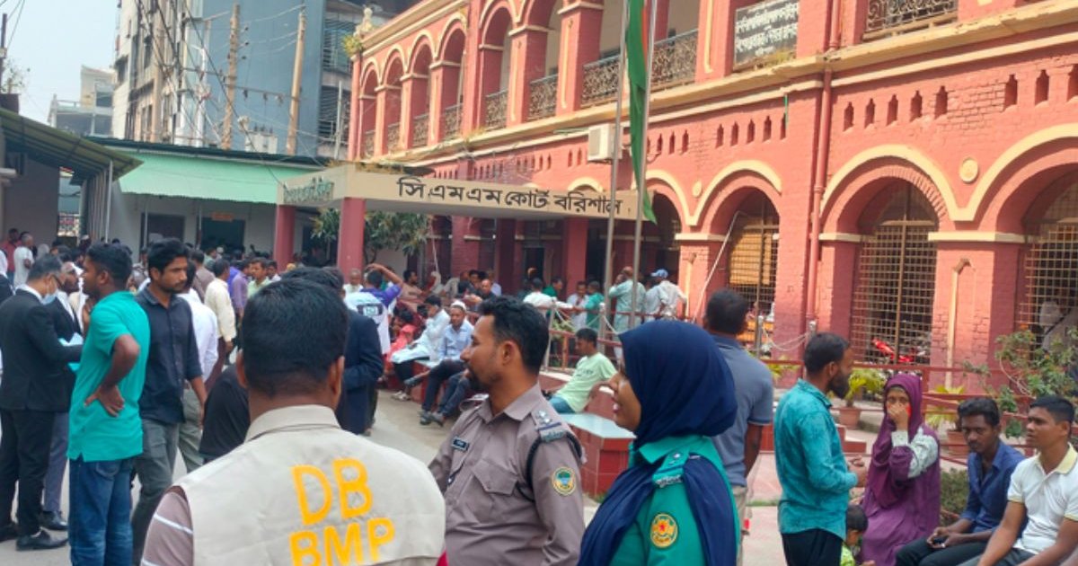 বরিশালে এজলাস ভাঙচুর মামলায় ১২ আসামির মধ্যে ১১ জনের জামিন