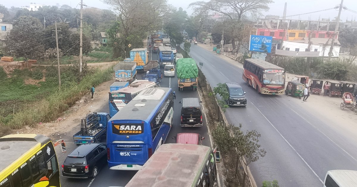 মুন্সীগঞ্জে তীব্র যানজট, চরম ভোগান্তিতে যাত্রী ও চালকরা