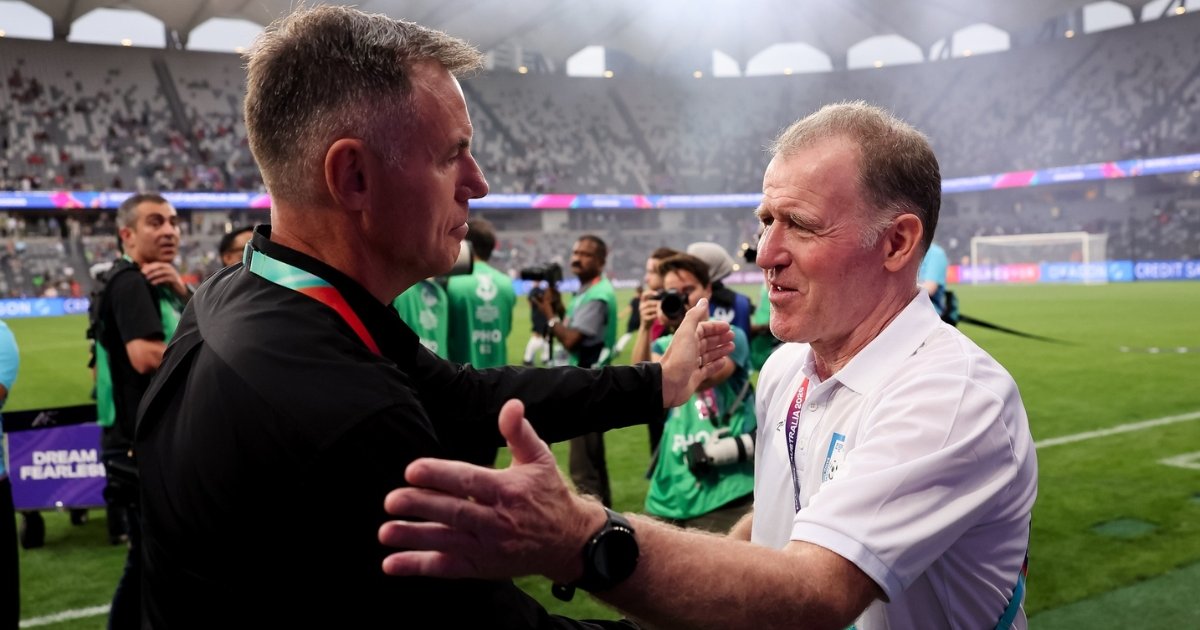 শিষ্যদের পারফরম্যান্সে মুগ্ধ বাটলার, মিলিকে পোস্টে দেখে বিস্মিত চীনের কোচ