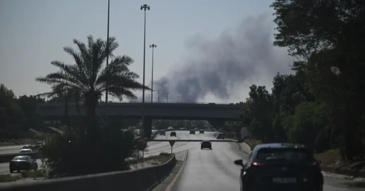 মার্কিন-ইসরায়েলি হামলায় ১৩ ইরানি সেনা নিহত