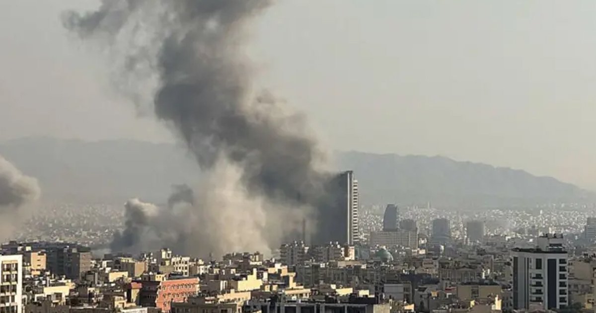 যুদ্ধের মধ্যেই ভূমিকম্পে কাঁপল ইরান 