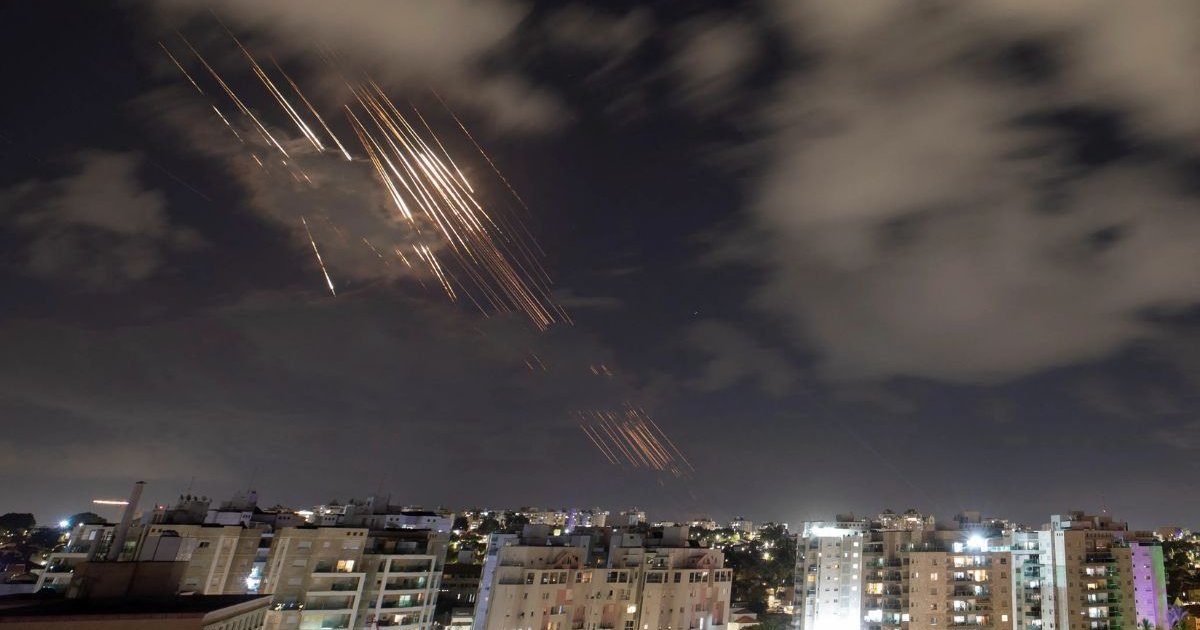 ইরানি ক্ষেপণাস্ত্র হামলায় সাত ইসরায়েলি আহত