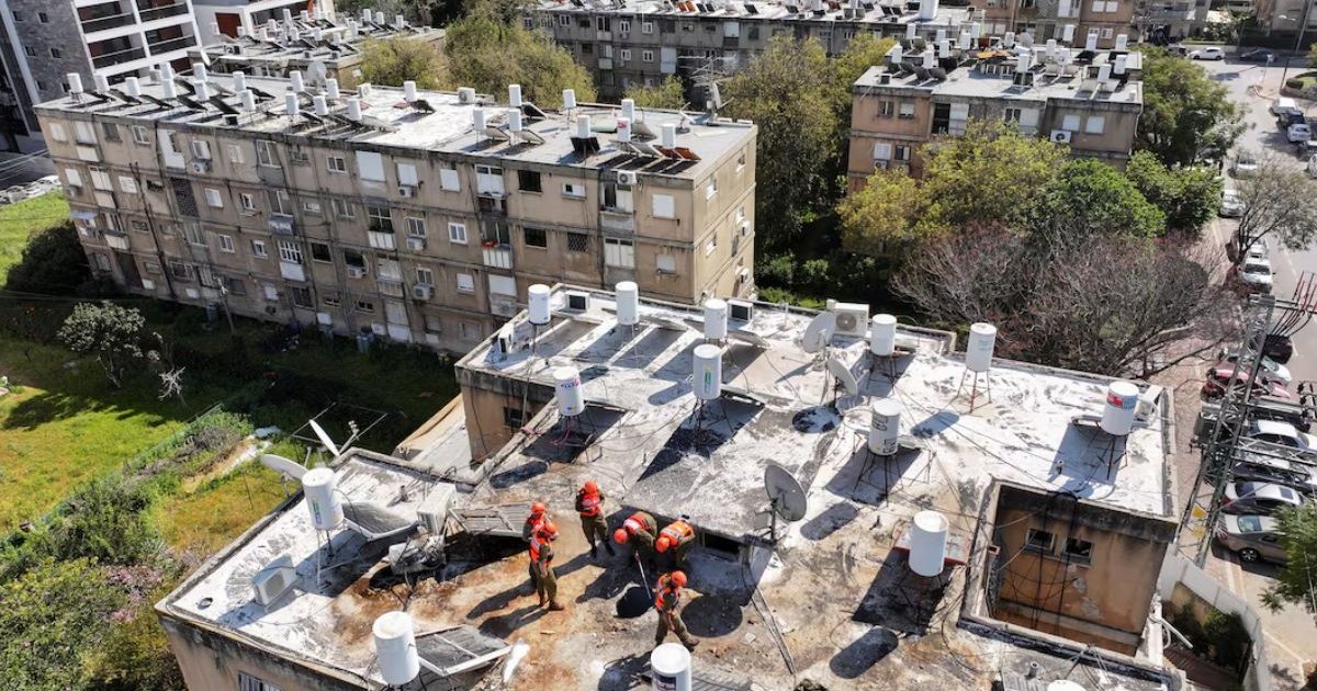 ইসরায়েলের মধ্যাঞ্চলে আঘাত হেনেছে ইরানের ক্ষেপণাস্ত্র