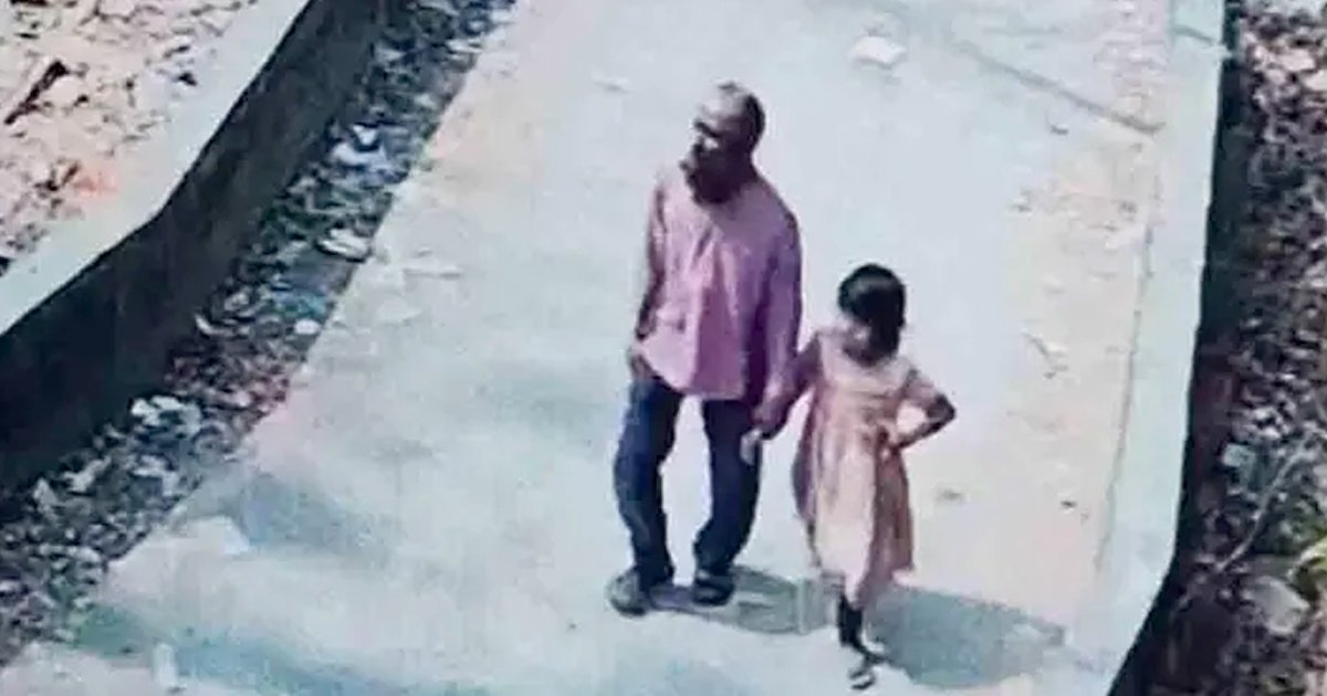 বাবার সঙ্গে বিরোধের ‘বলি’ শিশু ইরা মনি