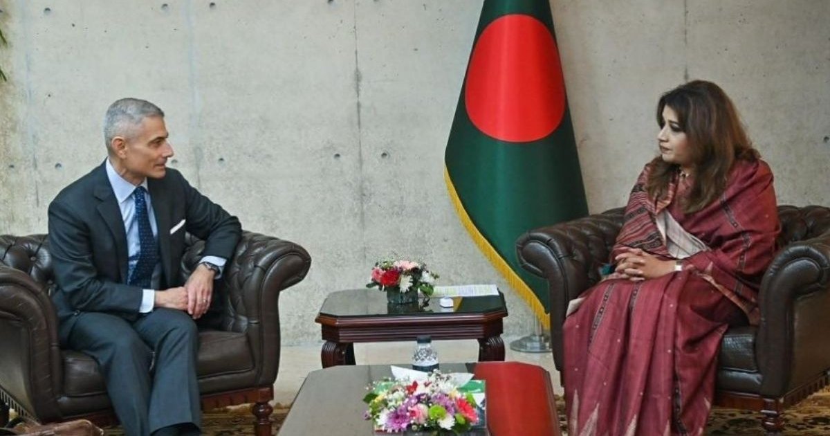 প্রতিমন্ত্রী শামা ওবায়েদের সঙ্গে মার্কিন সহকারী পররাষ্ট্রমন্ত্রী পল কাপুররের বৈঠক