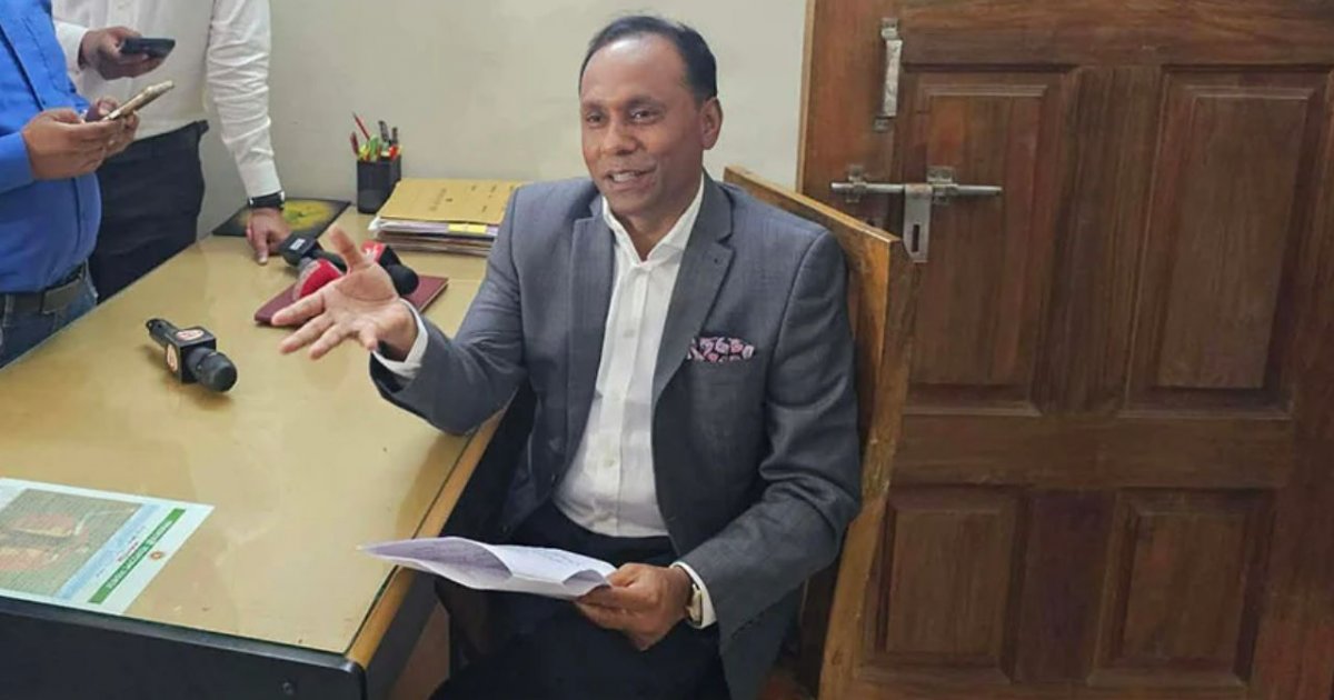 সারপ্রাইজ ভিজিটে ভূমি প্রতিমন্ত্রী, অফিসে নেই কোনো কর্মকর্তা