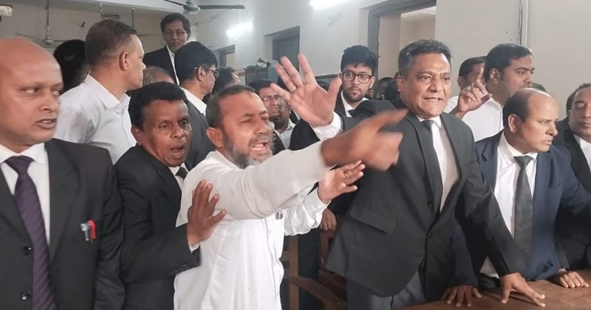 মনোনয়ন ফরম বিতরণকে কেন্দ্র করে আদালত অঙ্গনে হট্টগোল