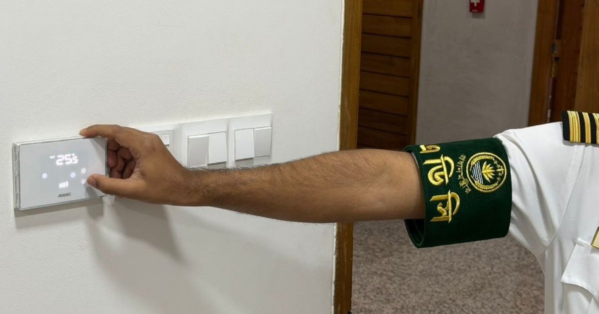 সচিবালয়ে নিজের কক্ষের বিদ্যুৎ ব্যবহার কমালেন প্রধানমন্ত্রী