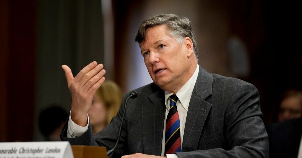 সুবিধা দিয়ে ভারতকে ‘চীনের মতো’ হতে দেবে না আমেরিকা: মার্কিন কর্মকর্তা