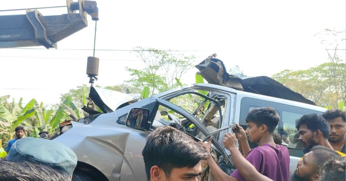 ঢাকা-বরিশাল মহাসড়কে বাস ও মাইক্রোবাসের মুখোমুখি সংঘর্ষে নিহত ২