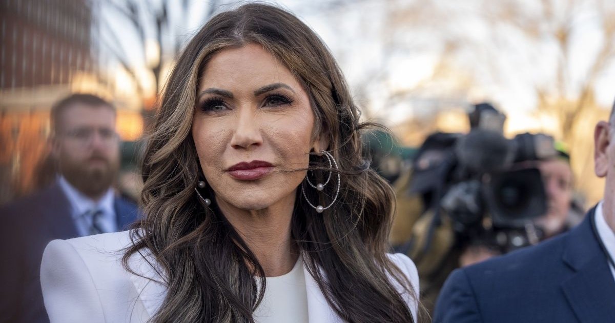 পদত্যাগ করছেন যুক্তরাষ্ট্রের হোমল্যান্ড সিকিউরিটি মন্ত্রী ক্রিস্টি নোম