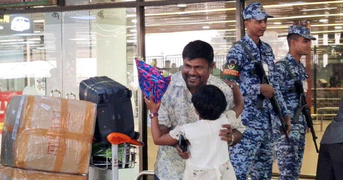 দুবাই থেকে ৪০৫ বাংলাদেশিকে ফিরিয়ে আনলো ইউএস-বাংলার দ্বিতীয় বিশেষ ফ্লাইট