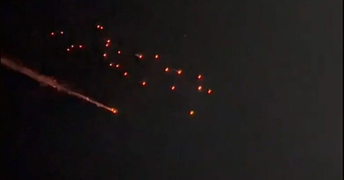 ইসরায়েলে আঘাত হেনেছে ইরানের ক্লাস্টার ব্যালাস্টিক মিসাইল