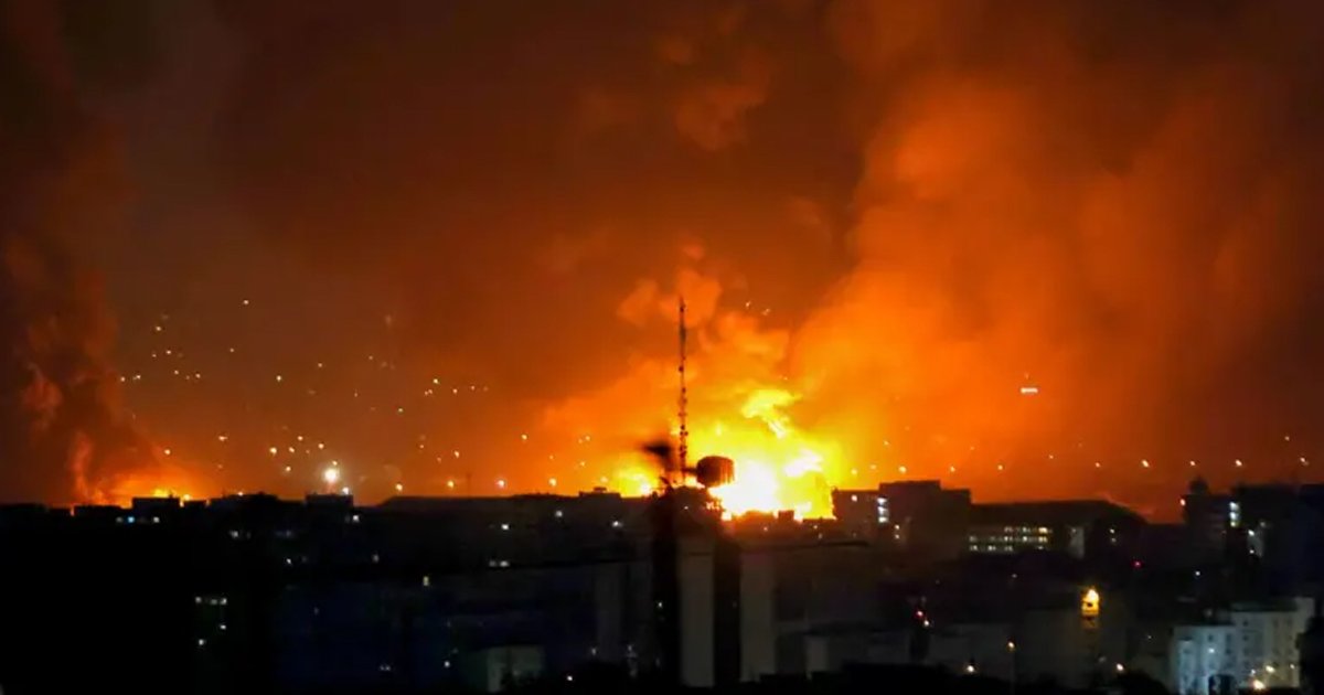 তেহরানের প্রধান বিমানবন্দরে ব্যাপক বিস্ফোরণ, জ্বলছে বিমান  