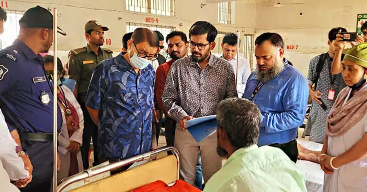 হঠাৎ পরিদর্শনে গিয়ে স্বাস্থ্যমন্ত্রী দেখলেন হাসপাতালের অর্ধেক চিকিৎসক নাই
