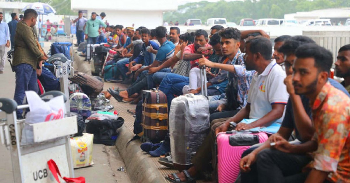 ভিসার মেয়াদ শেষ হওয়া প্রবাসীদের জন্য হটলাইন চালু: প্রবাসীকল্যাণ মন্ত্রী